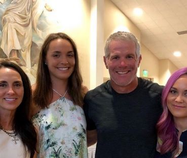 Breleigh Favre with her parents and sister